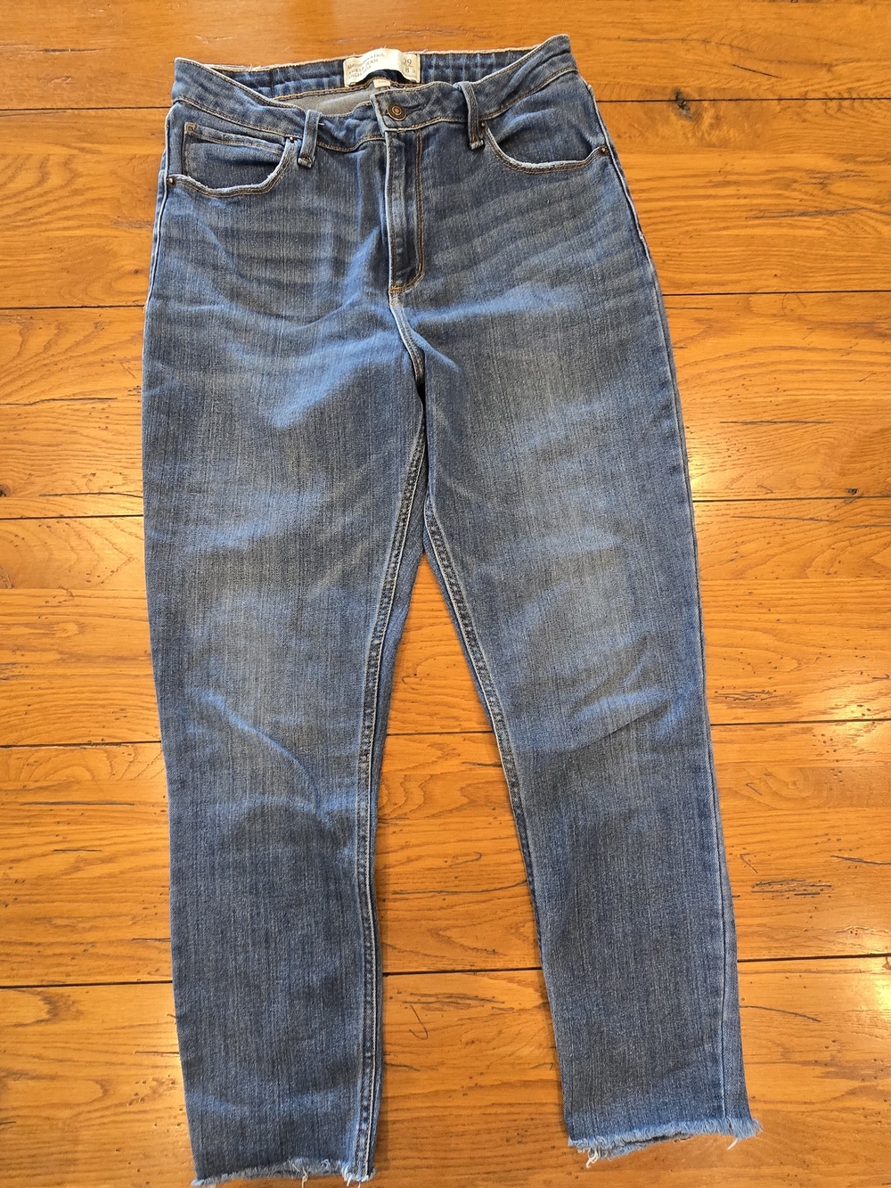 Abercrombie & Fitch High-Rise Ankle Jeans in Medium Blue Size 29 /8R CURVE LOVE